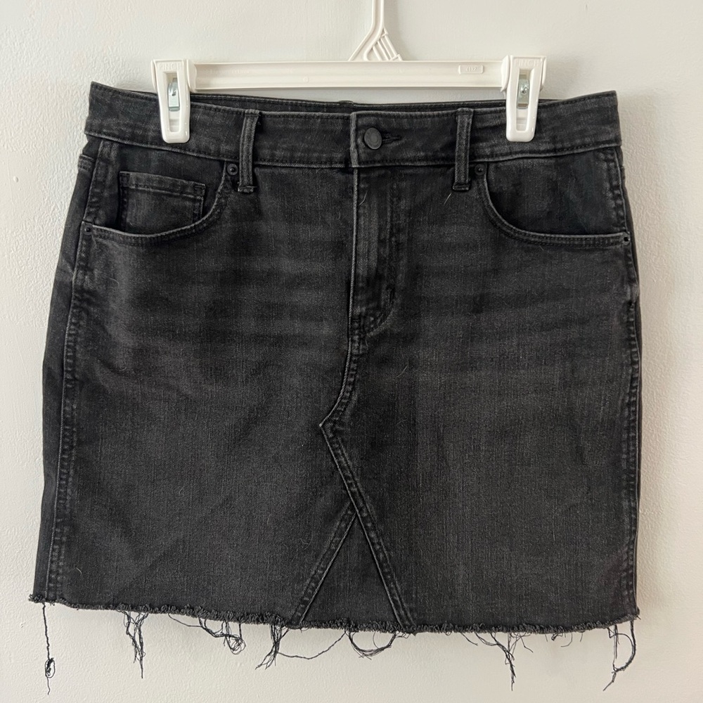 Old Navy High-Waisted Frayed-Hem Black Denim Mini Skirt Size 12